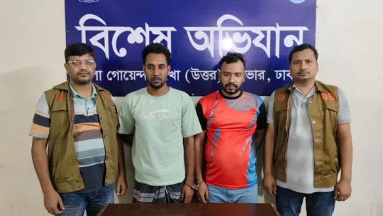 সাভারে ১৩০ পিস ইয়াবাসহ ২ মাদক কারবারি গ্রেফতার