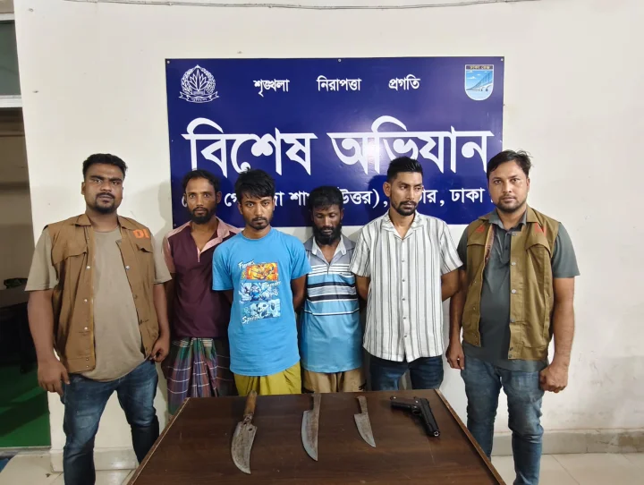 সাভারে অস্ত্র ও খেলনা পিস্তলসহ ডাকাত দলের ৪ সদস্য গ্রেফতার
