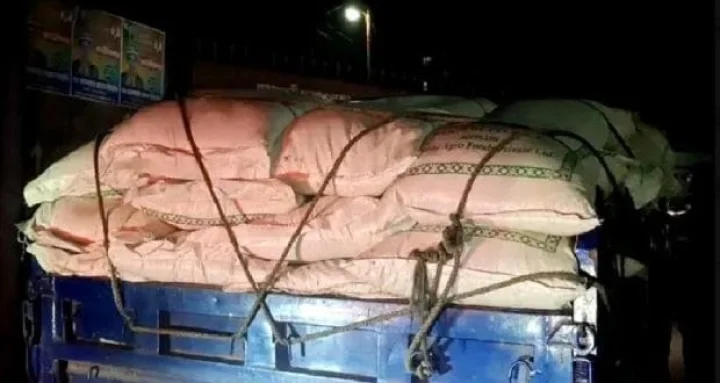 চাঁদপুরে জেলেদের চাল পাচারকালে ৫ টন চাল উদ্ধার: ৩ সদস্যের তদন্ত কমিটি