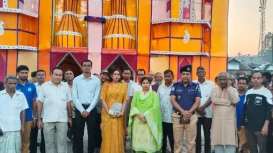 কাউনিয়ায় বিভিন্ন পূজামণ্ডপ পরিদর্শন করলেন রংপুরের জেলা প্রশাসক ইসরাত জাহান