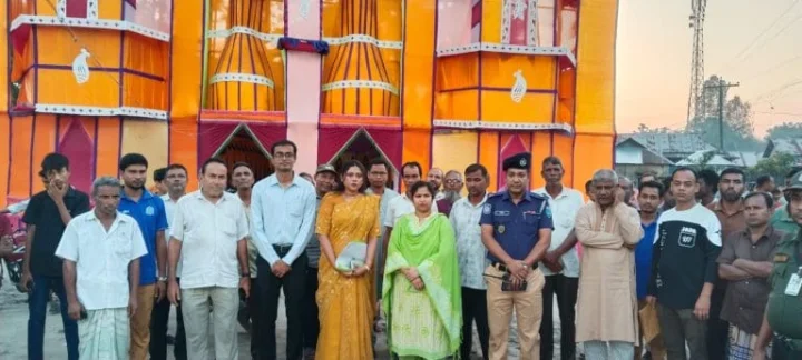 কাউনিয়ায় বিভিন্ন পূজামণ্ডপ পরিদর্শন করলেন রংপুরের জেলা প্রশাসক ইসরাত জাহান