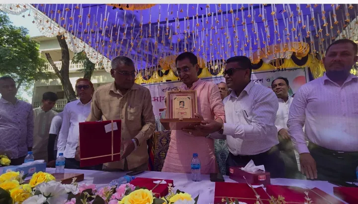 কালিয়াকৈরে বেগম সুফিয়া মডেল হাইস্কুলে অভিভাবক সমাবেশ অনুষ্ঠিত