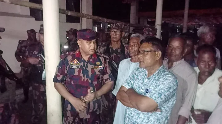 পাটগ্রামে পূজামণ্ডপ পরিদর্শন করলেন ৬১ বিজিবির অধিনায়ক