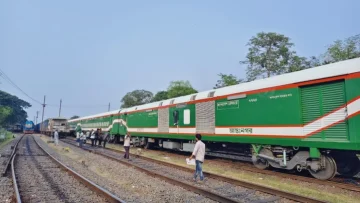 ভারত থেকে দর্শনা দিয়ে বাংলাদেশে এলো ১৮ নতুন রেলকোচ