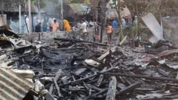 ফরিদগঞ্জে জুমার নামাজের সময় ভয়াবহ অগ্নিকাণ্ড: ৪ বসতঘর পুড়ে ছাই, ক্ষতি ৪০ লাখ টাকা