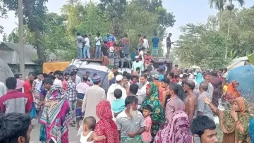রৌমারীতে ট্রাক ও ইজিবাইকের মুখোমুখি সংঘর্ষে একই পরিবারের তিনজনসহ নিহত ৫