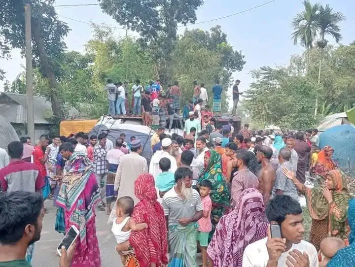 রৌমারীতে ট্রাক ও ইজিবাইকের মুখোমুখি সংঘর্ষে একই পরিবারের তিনজনসহ নিহত ৫