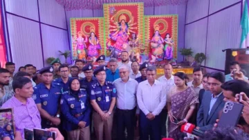 দুর্গাপূজায় নিশ্ছিদ্র নিরাপত্তা, ধামরাইয়ে মন্দির পরিদর্শন শেষে বিভাগীয় কমিশনার