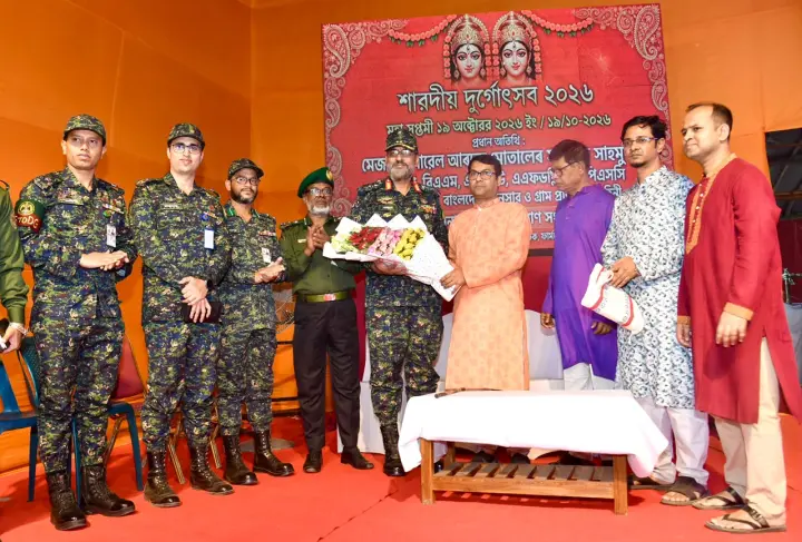 দুর্গোৎসবের নিরাপত্তায় আনসার ভিডিপির তৎপরতা: ফার্মগেট মণ্ডপ পরিদর্শন করলেন মহাপরিচালক