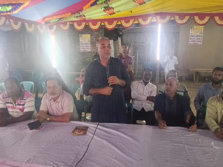 কালিয়াকৈরে বোয়ালীতে বিভিন্ন পূজামণ্ডপ পরিদর্শন করলেন মজিবর রহমান
