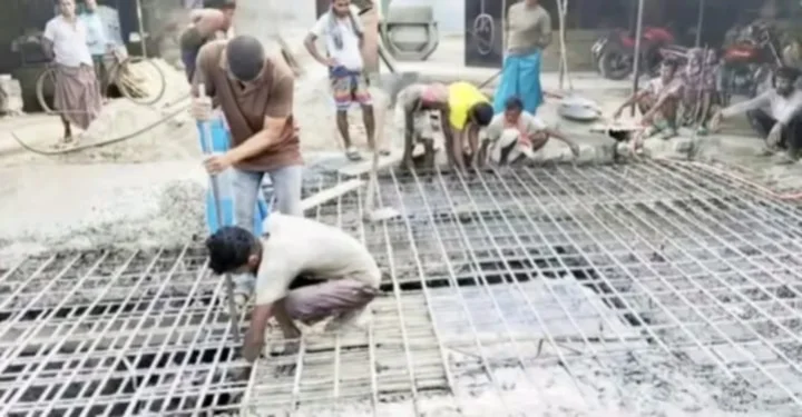 টাঙ্গাইলে রডের বদলে বাঁশ দিয়ে কালভার্ট নির্মাণকালে ধস, তিনজনকে শোকজ