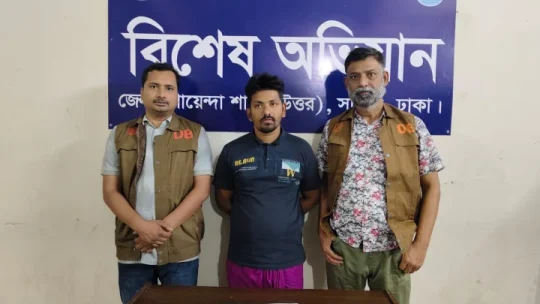 সাভারে ৫০ পিস ইয়াবাসহ মাদক কারবারি আকাশ গ্রেফতার