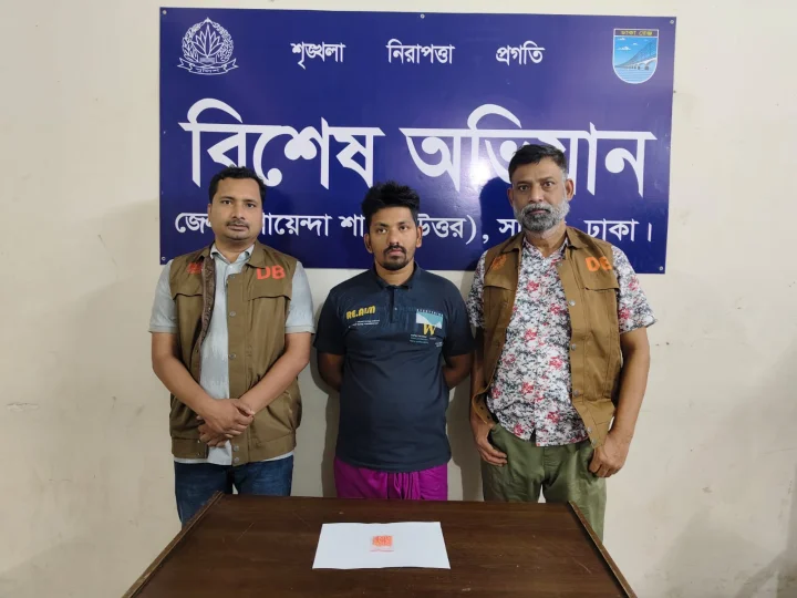 সাভারে ৫০ পিস ইয়াবাসহ মাদক কারবারি আকাশ গ্রেফতার