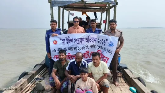 গলাচিপায় মা ইলিশ ধরার দায়ে ৩ জেলের এক মাসের কারাদণ্ড