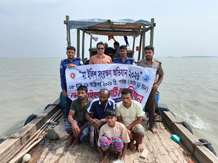 গলাচিপায় মা ইলিশ ধরার দায়ে ৩ জেলের এক মাসের কারাদণ্ড