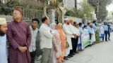 কুড়িগ্রাম ভূরুঙ্গামারী মহাসড়কে ফুটপাতের দাবিতে মানববন্ধন