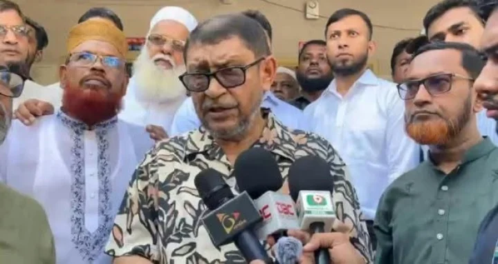 হঠাৎ পরিদর্শনে স্বাস্থ্যমন্ত্রী: মুরাদনগর স্বাস্থ্য কমপ্লেক্সে ৫ চিকিৎসকের বিরুদ্ধে ব্যবস্থার নির্দেশ
