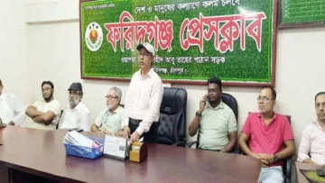 ফরিদগঞ্জে বিএনপি নেতাকর্মীদের হাতে সাংবাদিক লাঞ্ছিত, সংবাদ বর্জনের ঘোষণা