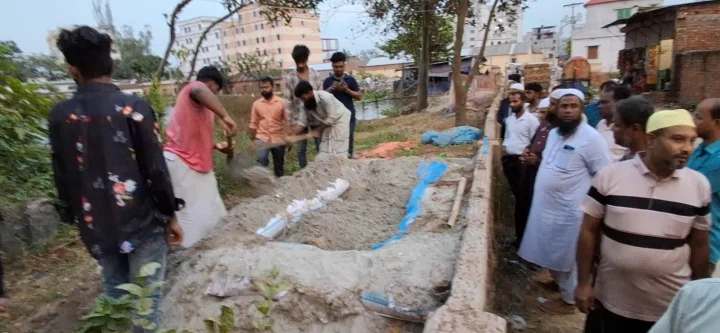 আশুলিয়ায় কবরস্থানে জলাবদ্ধতা ও পানি নিষ্কাশন নিয়ে সংঘর্ষ, আহত ১