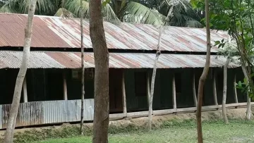 ৮ শিক্ষক, শিক্ষার্থী মাত্র ১ জন; সেই একজনও ফেল!